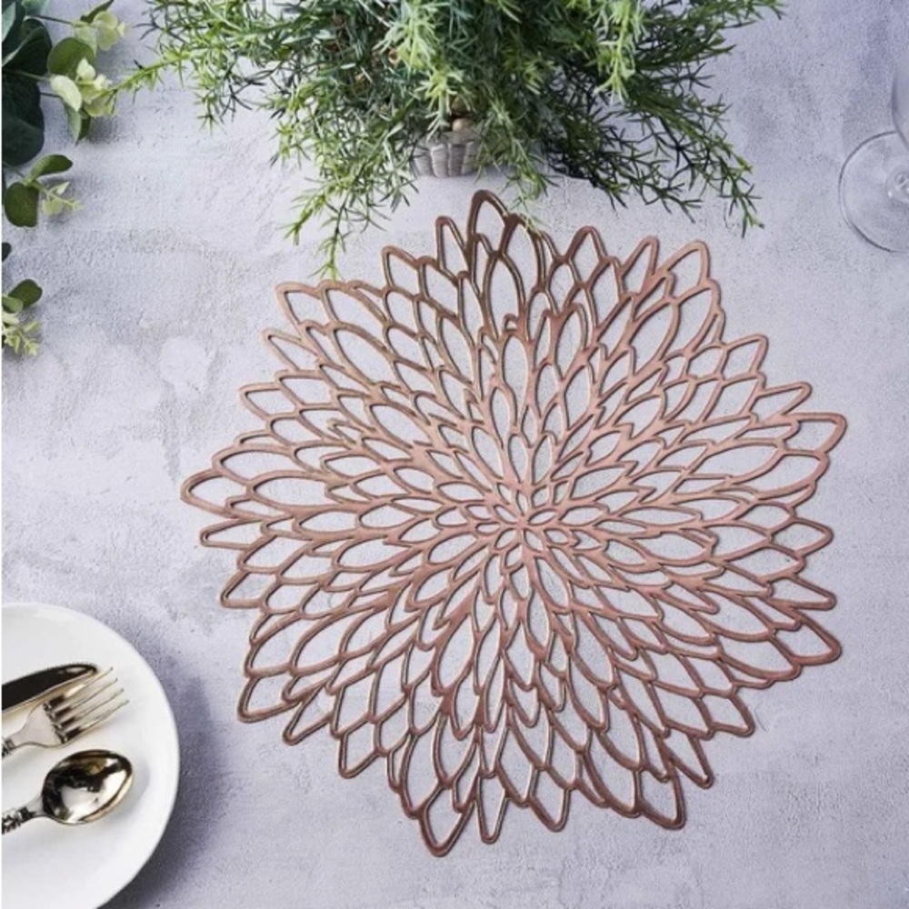 20 Gold Floral Placemats - Picture 3 of 5